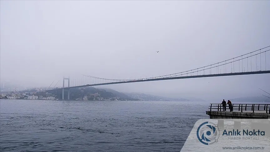 İstanbul Boğazı'nda Kritik Anlar: 185 Metrelik Dev Gemi Trafiği Durdurdu!