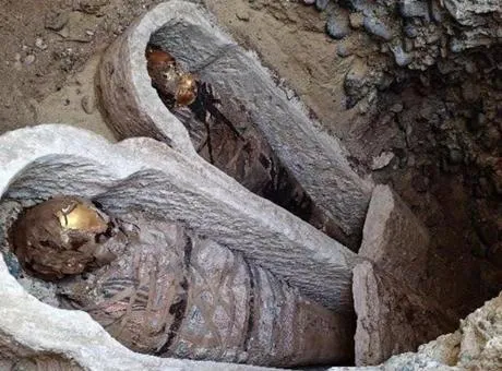 TARİHTE EŞİ BENZERİ GÖRÜLMEMİŞ KEŞİF! Mumyanın Karnından Edebi Eser Çıktı!